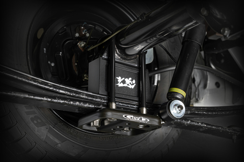 走行中に加わる力をあらゆる条件下で強固に受け止め、アクスルおよびブロック本体のズレを抑制。