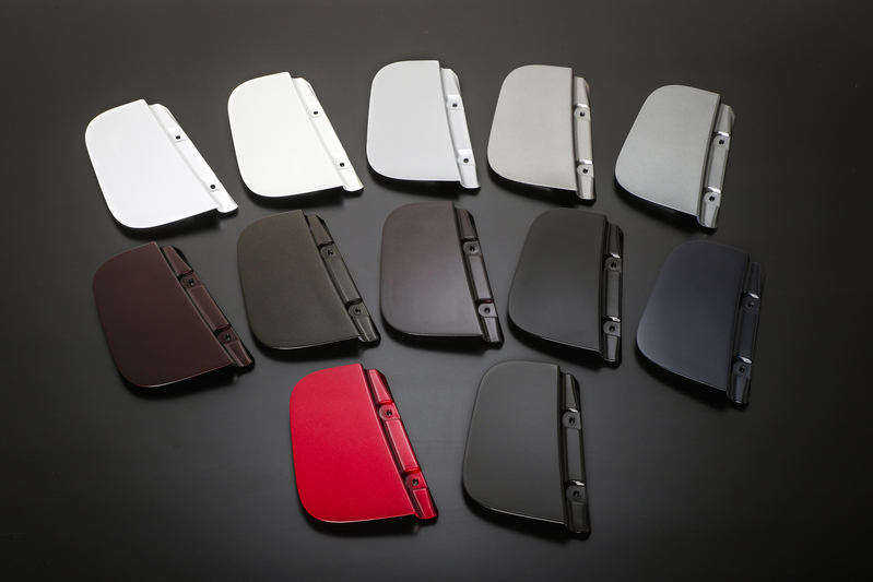 メーカー純正色に塗装済み。
※ご注文の際に色番号をご指定ください。