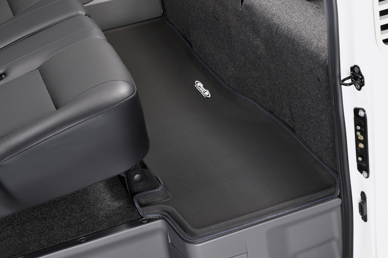 フロアに沿った「3層立体構造」を採用。水分はもちろん、砂やホコリも逃さずキャッチ。