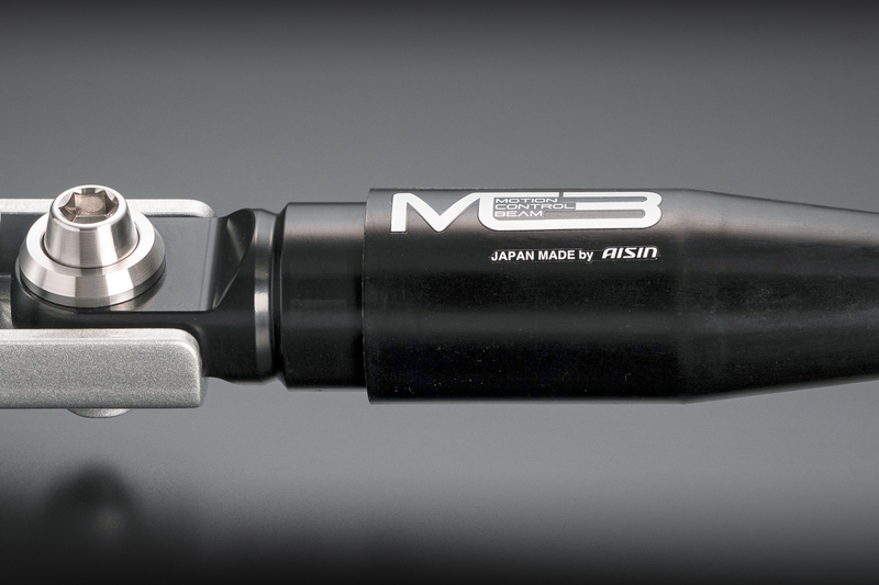 オールステンレス製のマウントワッシャーと台形キャップボルトを組み合わせ、MCB本体とブラケットを強固に接続。