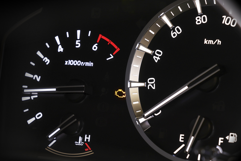 センサーからの情報をECUが「触媒異常」と誤診断した結果、エンジンチェックランプが点灯。