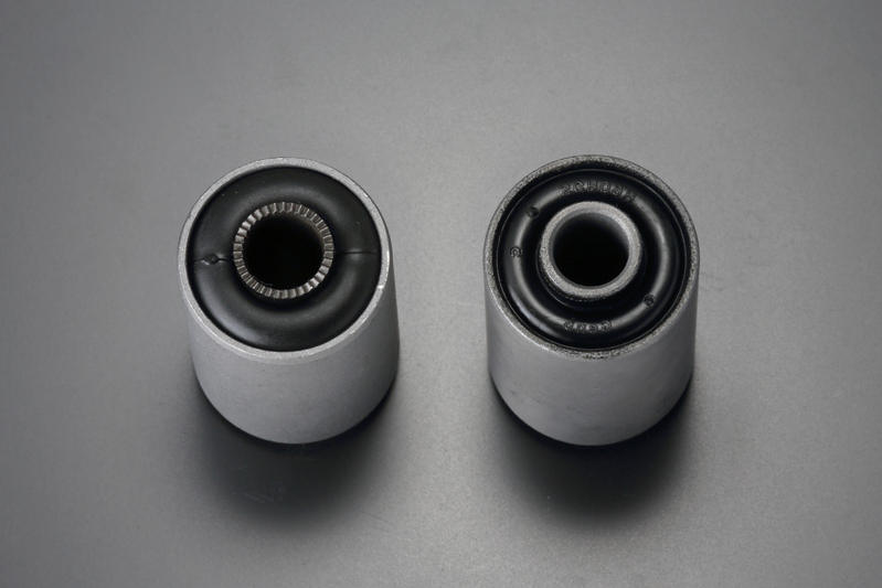 純正ブッシュ（左）との比較。